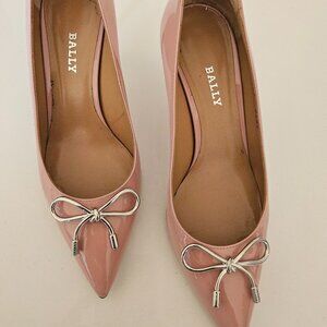 Bally Antique Rose Patent Leather Pumps in size 6